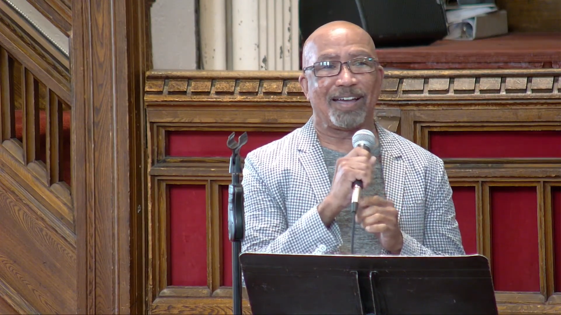 Picture of Mark Cassius Singing at the sanctuary of MCC Toronto