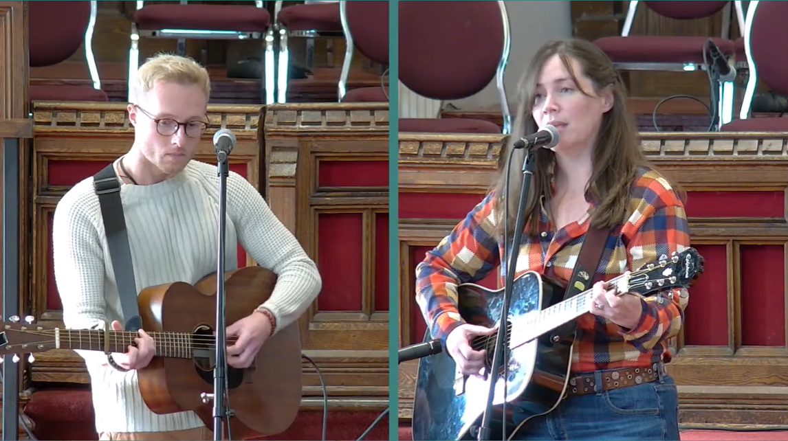 Picture of Shannon Linton and Jakeb Daniel singing and playing guitars
