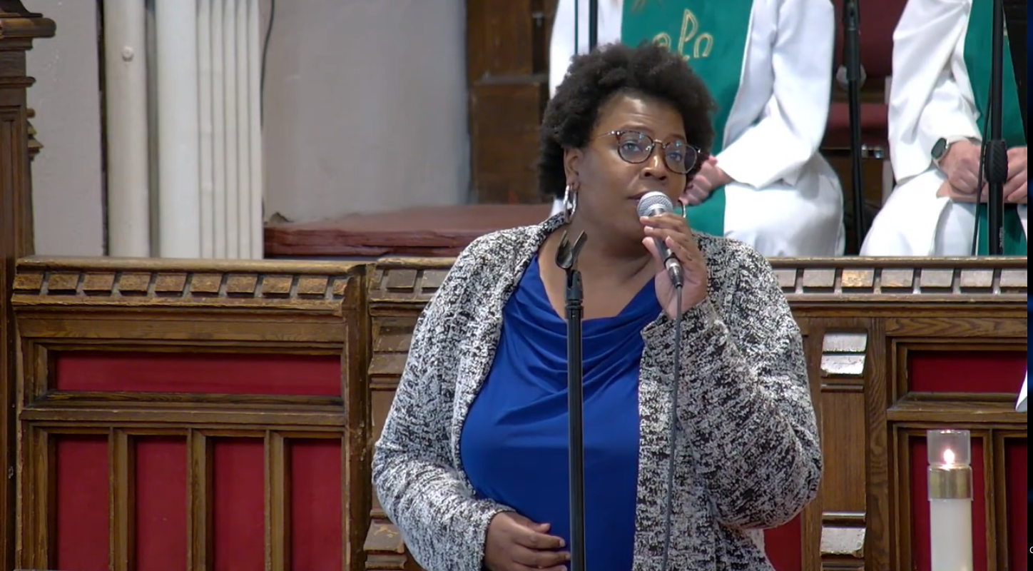 Picture of Alana Bridgewater singing